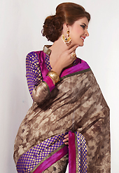 Try out this year top trend, glowing, bold and natural collection. This dusty brown and purple crepe silk saree is nicely designed with floral print and lace work. Saree gives you a singular and dissimilar look. Matching blouse is available. Slight color variations are possible due to differing screen and photograph resolution.