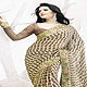 With extensive printed saree with impressive color