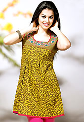 Make a trendy look with this classic printed kurti. A Stylish and beautiful floral print work on kurti creates a stunning touch and adds to the elegance of the entire suit. Stylish pattern of this kurti is nice. This kurti is made with cotton fabric. This is readymade casual wear and 36,38,40,42 & 44 sizes are available. Slight Color variations are possible due to differing screen and photograph resolutions.