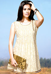 Dreamy variation on shape and forms compliment your style with tradition. A Stylish and beautiful floral print work on kurti creates a stunning touch and adds to the elegance of the entire suit. Stylish pattern of this kurti is nice. This kurti is made with cotton fabric. This is readymade casual wear and 36,38,40,42 & 44 sizes are available. Slight Color variations are possible due to differing screen and photograph resolutions.