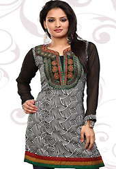 This off white and black american crepe readymade tunic is nicely designed with abstract print and patch work. This is a perfect casual wear readymade kurti. Bottom shown in the image is just for photography purpose. Minimum quantity order 12pcs in each style. Slight Color variations are possible due to differing screen and photograph resolutions.